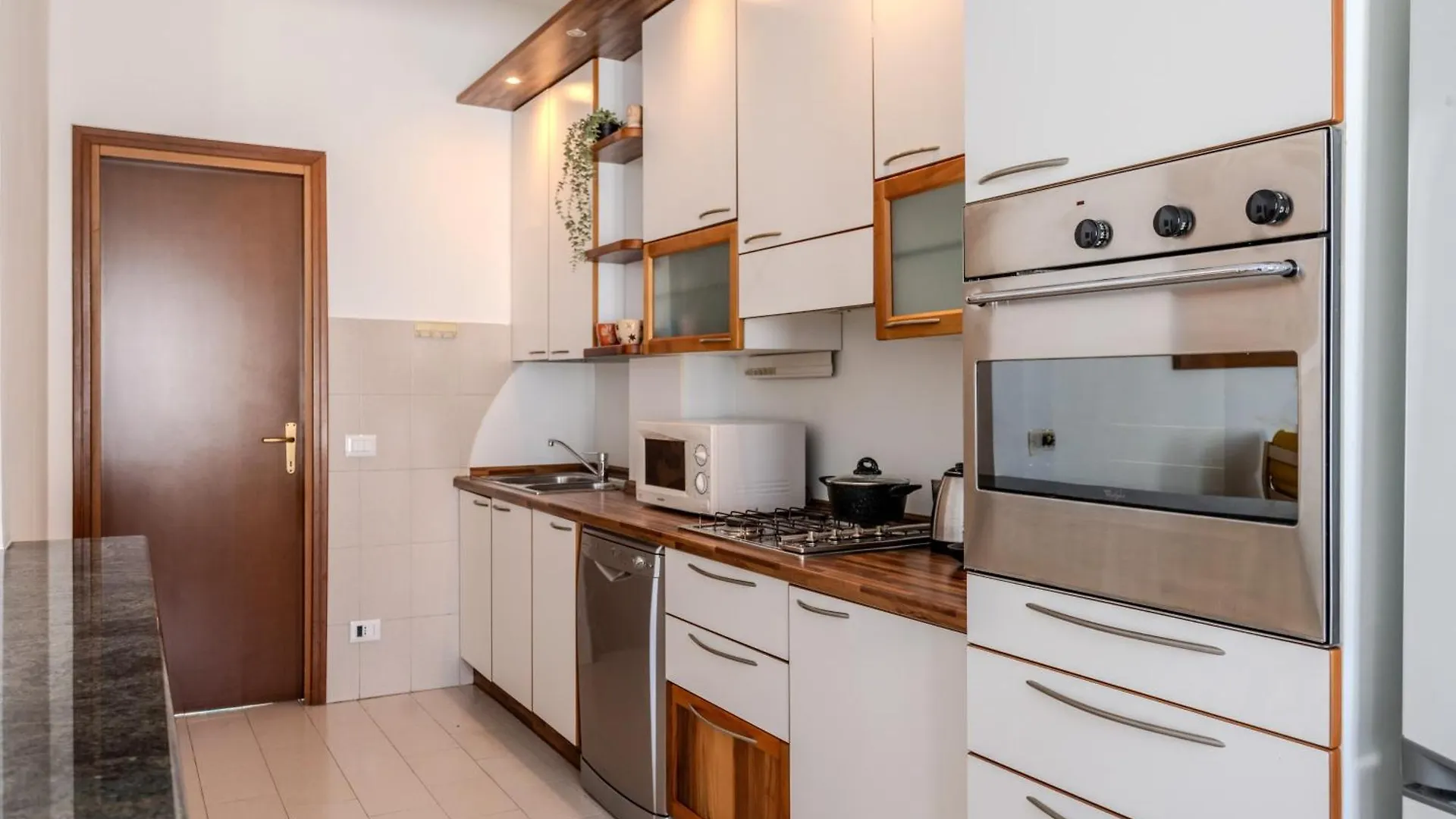 Stylish & Cozy Loft Near City Life - Metro 50M Milaan